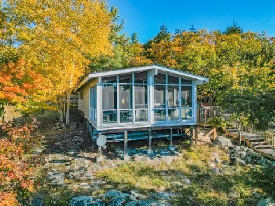Drive-In or Sail-In Georgian Bay Cottage – Your 3-Season Escape! Image# 1