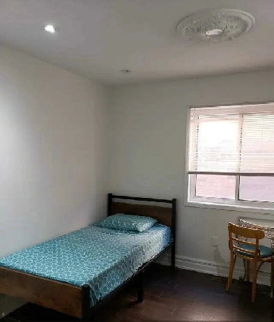 Room on ground floor in Brampton Image# 1