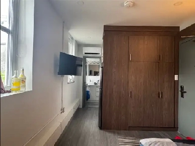 Furnished All-Inclusive Studio – Sublet from July 12 – Lease Tak Image# 1