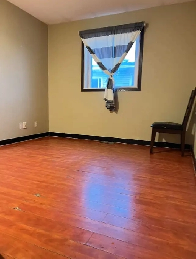 5 min walk to Rundle Ctrain / SunRidge Mall / 15 min Downtown Image# 2