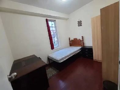 Rooms available. Minutes Walk Finch west subway, York U campus Image# 2