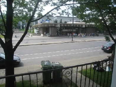 Grand 4 1/2 meublé - dernier étage / Face Métro Viau / JUILLET Image# 1