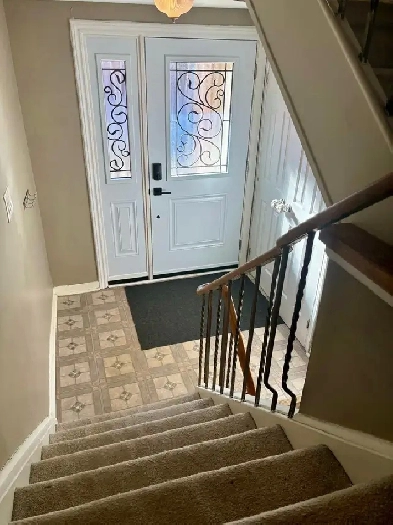 Spacious 4BR/3BA Townhouse in prime Donmills and Steels Image# 1