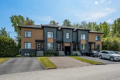 MAISON EN RANGÉE À ÉTAGES  4 CHAMBRES  ROCK FOREST Image# 1
