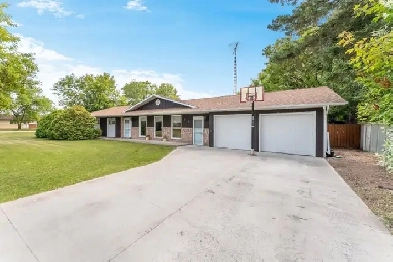 BUNGALOW 1775 SQ FT IN THE TOWN OF LAC DU BONNET! SS JUNE 21ST! Image# 10