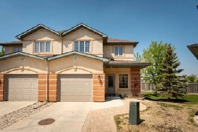 3 Bedroom, 3.5 Bathroom Townhouse with attached Garage Image# 3