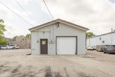 387C Main St  Steinbach MB Image# 3