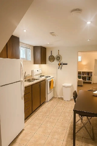 1 Bedroom, 1 Bathroom, 1 Parking Space - Basement Apartment Image# 1