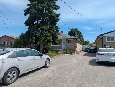 3 Bedroom Home in Brampton Image# 1