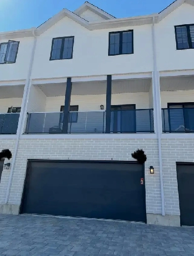 4 bedroom townhouse in Hyde Park Image# 1