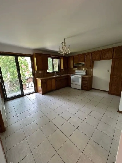 Appartement 4 1/2 à louer ( Boul de l ‘Acadie) Image# 1