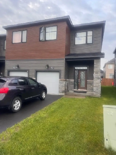 3 Bedroom End unit Townhouse in Barheaven Image# 1