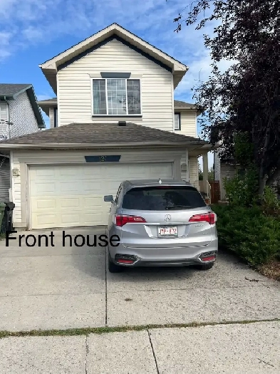Excellent detached 4 bd and 3.5 bath with 2 cars garage for Rent Image# 2