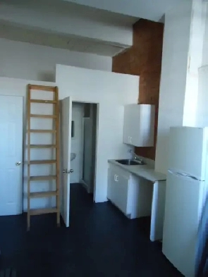 Loft Bachelor All inclusive - in the heart of Downtown Hamilton Image# 1