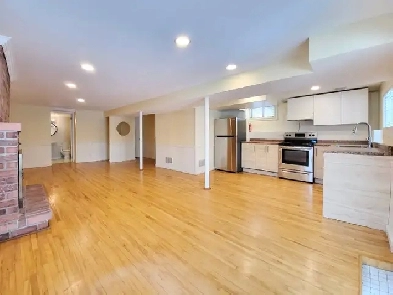 Walk-out Basement Apartment @ Bathurst/Rutherford! Image# 7