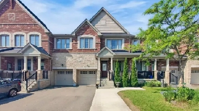 Beautiful Freehold Townhome  – Over 2,100 Sq Ft 4 Beds | 3 Baths Image# 9