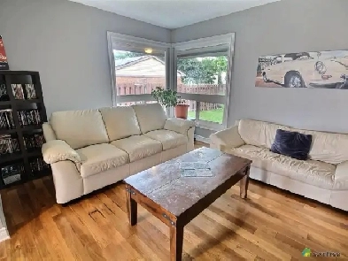 Student Female Bedroom 4 rent near Carleton and Algonquin Image# 2