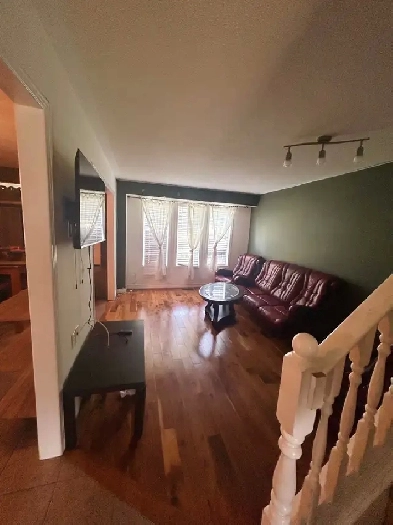 Announcement: Roommates Wanted – Female Students, 8 Minutes from Image# 3