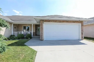 2 Bed, 2.5 Bath Home in Steinbach Image# 7