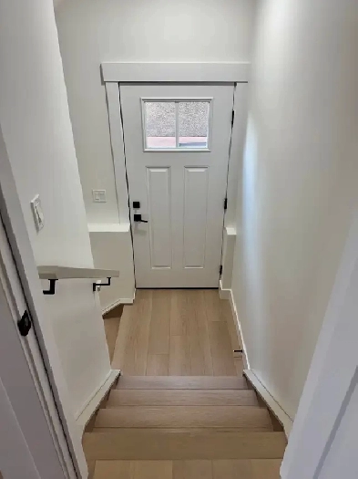 2 bedroom Basement in Collingwood Image# 3