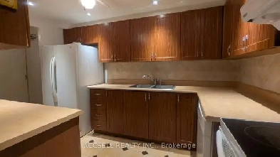 Attn Investors/Renovators! 2-bed 2-wash Condo In Etobicoke! Image# 8