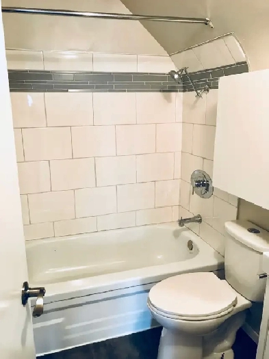 6-465 Aulneau Beautiful 1 Bedroom in St Boniface - 1 block away Image# 8