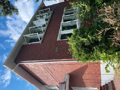 Upper Unit In Great Location Image# 5