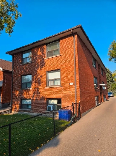 Two Bedroom in Etobicoke near Lake. Image# 4