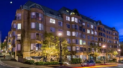 1 BR Waterfront Place Image# 6