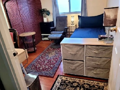 Furnished room near Square One Image# 3