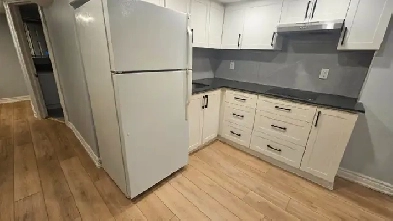Yonge/Hwy 7  basement apartment sep entrance, include utilities Image# 2