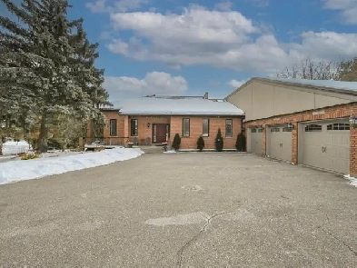 Prime location Estate home in castlemore for sale 2.3 acres Image# 6