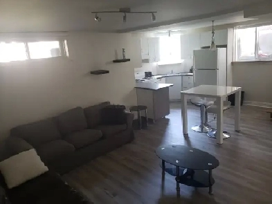 logement a louer internet/hydro/parking fourni Image# 12