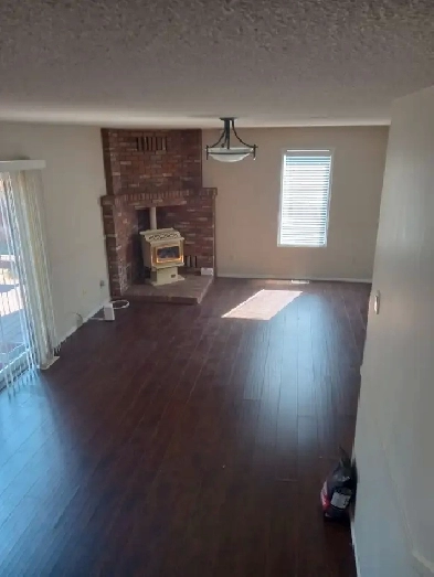 Room for Rent in Prime Lower Mission Location – Walk to Lake!