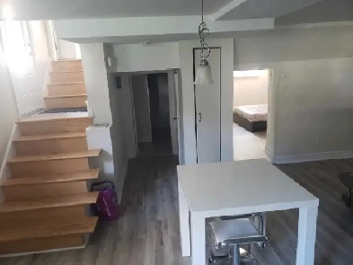logement a louer internet/hydro/parking vip fourni Image# 6