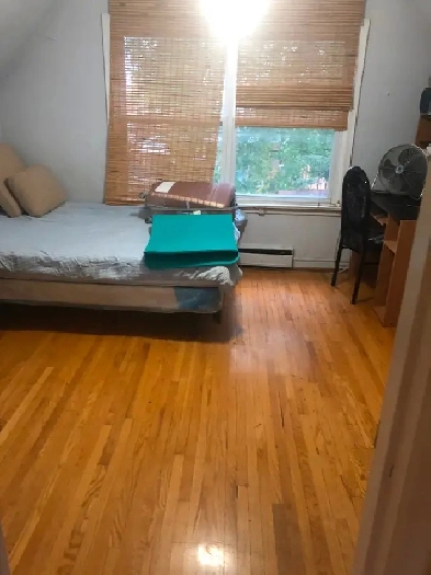 Upstairs big-room wth private washroom $1200 pm (shared kitchen) Image# 2