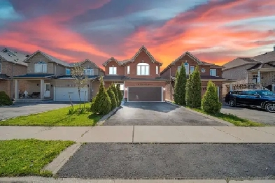 Main floor of the detached house for rent. Image# 10