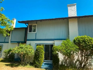 Cozy townhouse near UVic (3987 Gordon Head Rd, Victoria) Image# 3