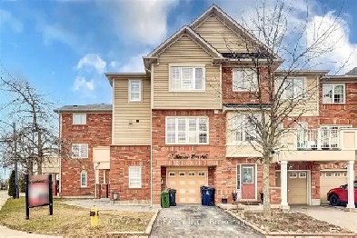 Fully Renovated 3 1 BR Freehold Corner Townhouse in Toronto! Image# 7
