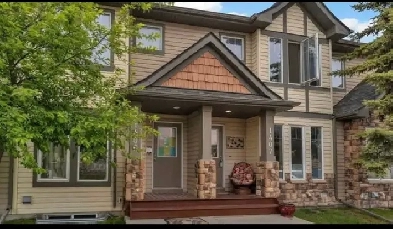 room for rent in Beautiful Townhouse Image# 1