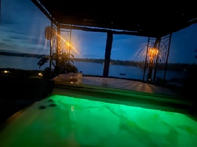 L/F Housemate in Lakefront Log Home in Hubbards with Hot Tub! Image# 10