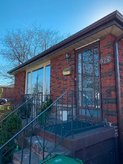 ROOMS For rent for girls in girls only house at 928 upper gage a Image# 8