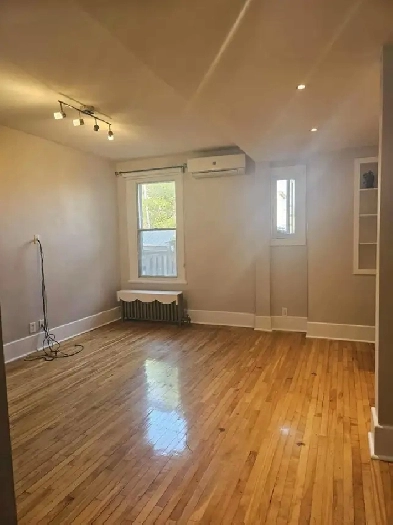 Spacious and Renovated 4 1/2 Image# 6