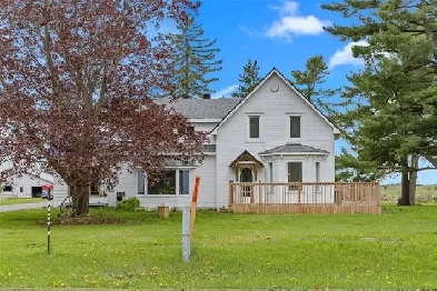 Welcome to Country Living! Victorian-Style Home with 5 Bedrooms Image# 8