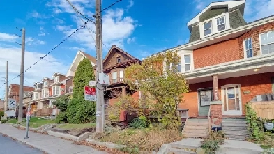 MAIN & BSMT FOR RENT $2700/M GREENWOOD & GERRARD, TORONTO Image# 7