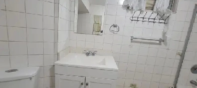 Shared rooms for rent for working or students asap Image# 4