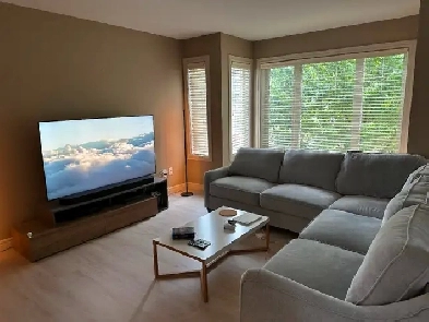 Cozy Beautiful Single House with Double Garage in Windermere Image# 7