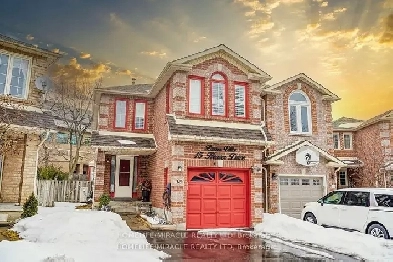 Stunning 4 1 Bedroom Detached With Fin Bsmt aptm In Whitby Image# 1