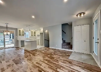 MAISON RÉNOVÉE, 3 CH, 2 SDB, PISCINE, LAVAL Image# 3