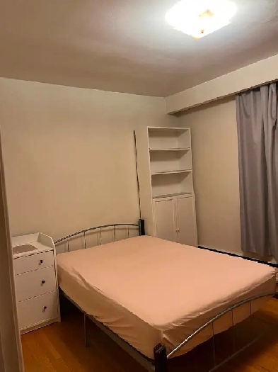 $900 Nice room for rent in Downtown of Toronto .( M6J 3C8) Image# 3
